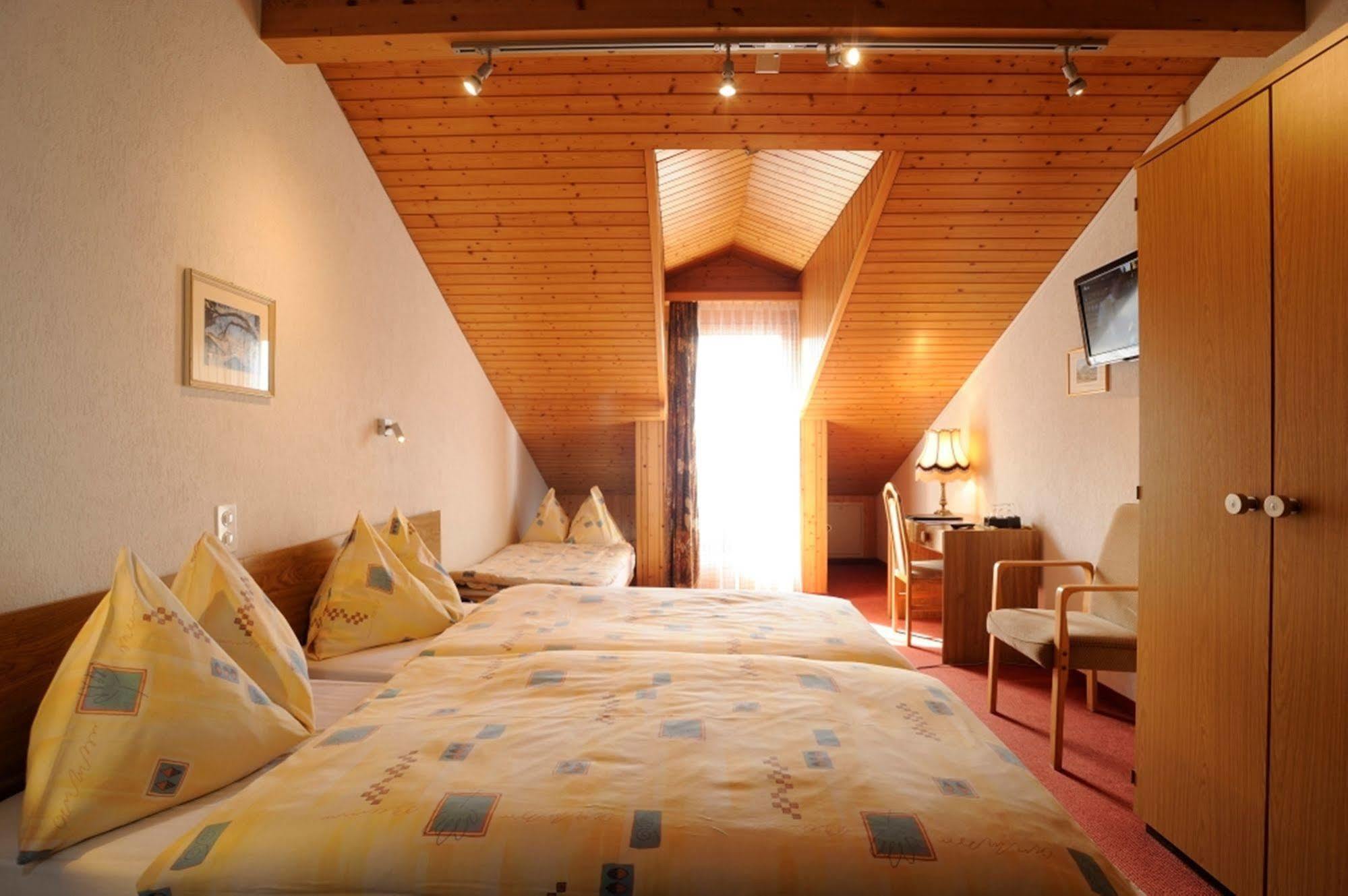 Hotel Toscana Интерлакен Стая снимка